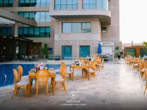 قاعة الأوبن إير فندق هلنان لاندمارك - 8