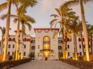 قاعة فندق هلنان بالاس المنتزه