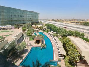 قاعة الأوبن إير لو ميريديان مطار القاهرة - 4