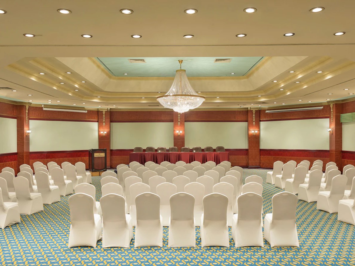 قاعة المؤتمرات فندق شيراتون المنتزه
