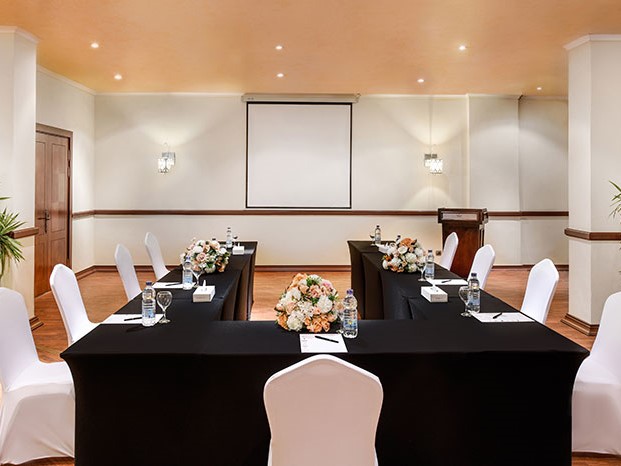 قاعة روبي فندق توليب الإسكندرية