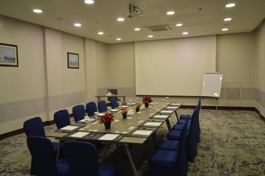 قاعة الاجتماعات فندق جولدن توليب حائل