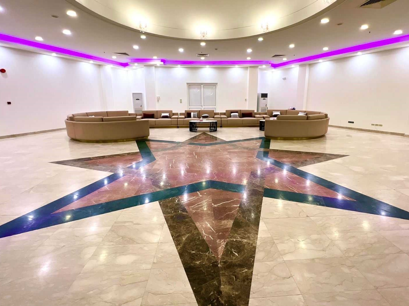 قاعة الملك عبدالله القطيف