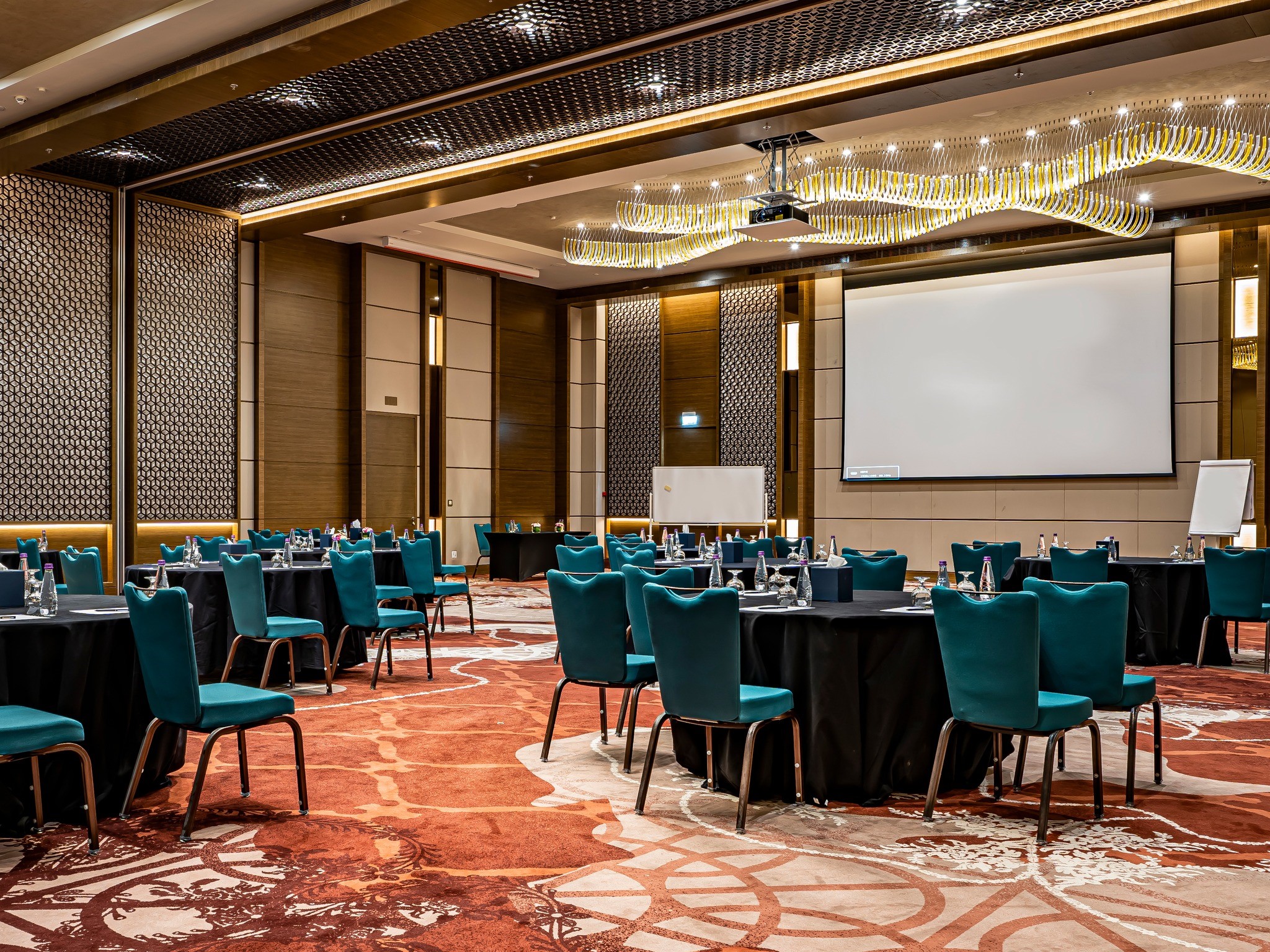 قاعات المؤتمرات فندق دبل تري من هيلتون الرياض المركز المالي