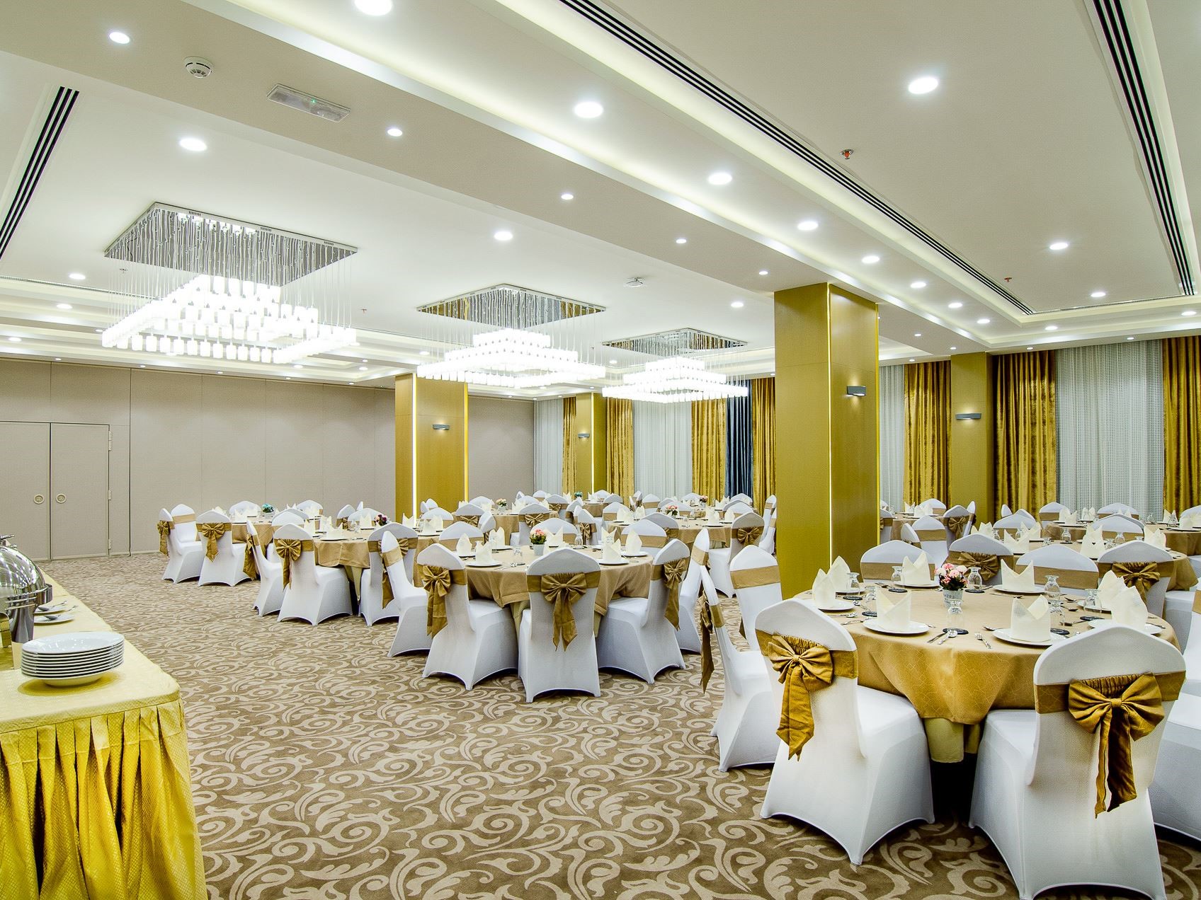 قاعة المروج الملكية فندق المروج جراند مسقط
