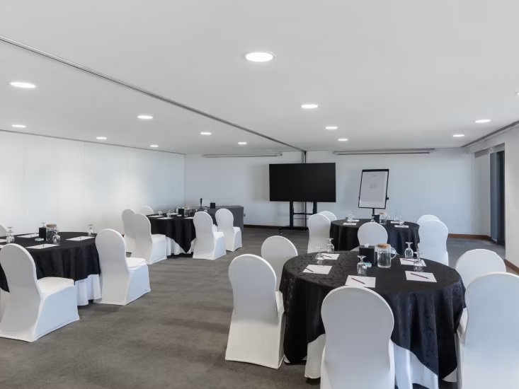 قاعة السندباد كراون بلازا مسقط - thumb