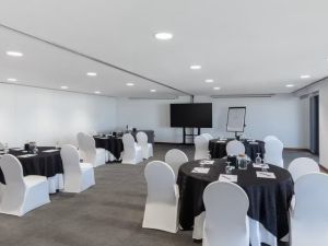 قاعات الاجتماعات فندق كراون بلازا مسقط