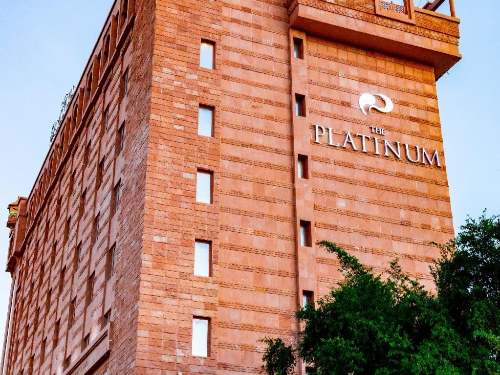 سماح رووف توب فندق بلاتينيوم مسقط