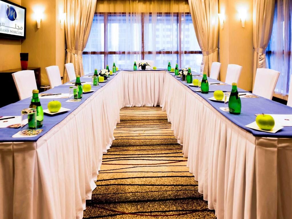 قاعة الاجتماعات التنفيذية 1 (Executive Meeting Room 1) فندق غراند ميركيور مجلس ريزيدنسز أبوظبي