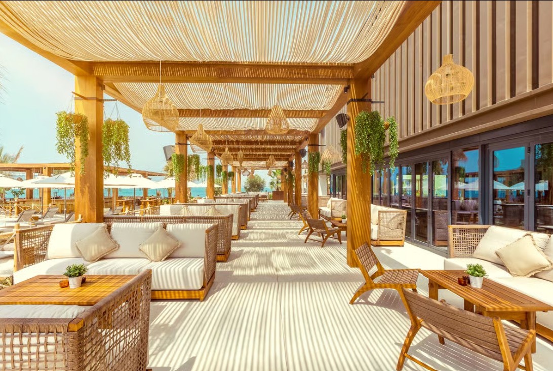 مطعم Ula Beach RAK منتجع موفنبيك جزيرة المرجان رأس الخيمة
