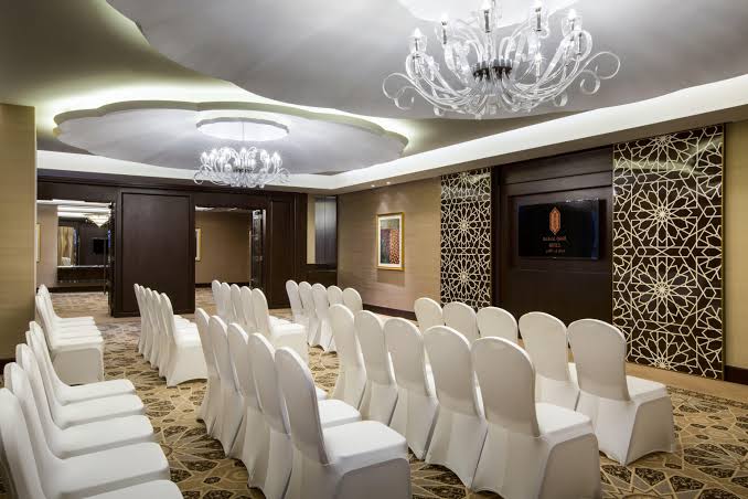 قاعة المرفأ (Al Mirfa Meeting Room) فندق باب القصر أبوظبي