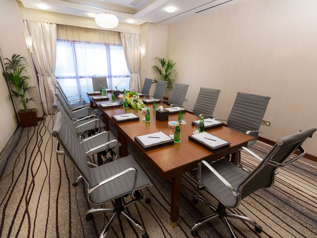 قاعة الاجتماعات التنفيذية 1 (Executive Meeting Room 1) فندق غراند ميركيور مجلس ريزيدنسز أبوظبي