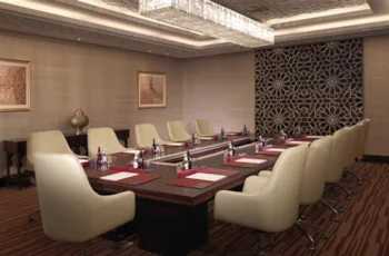 قاعة طنجة (Tangier Meeting Room) فندق باب القصر أبوظبي