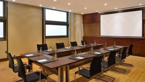 Al Saadiyat 1 Meeting Room – Courtyard by Marriott Abu Dhabi