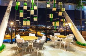 Brick Rooftop Kitchen & Bar فندق ألوفت أبوظبي - 2