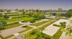 ساحة فناء منتجع الزوراء الشاطئي عجمان - 2