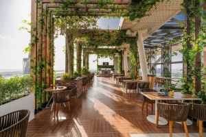 Brick Rooftop Kitchen & Bar فندق ألوفت أبوظبي - 3