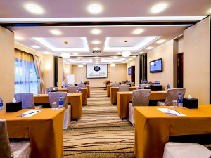 قاعة الاجتماعات التنفيذية 2 و3 (Executive Meeting Rooms 2 & 3) فندق غراند ميركيور مجلس ريزيدنسز أبوظبي