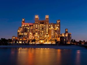 منتجع وسبا شيراتون شاطئ الشارقة