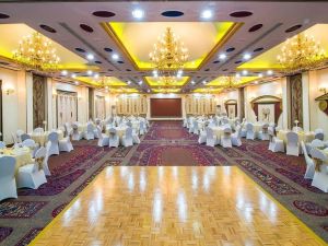 قاعة الدانة فندق هوليداي انترناشيونال الشارقة