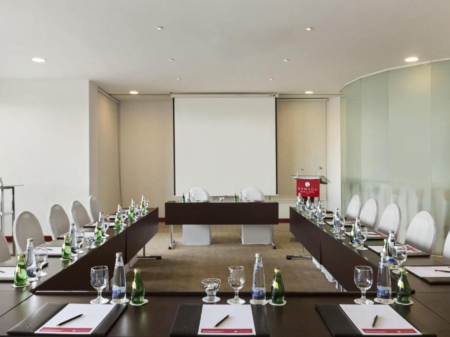 قاعات الاجتماعات فندق رامادا ويندهام بيتش عجمان