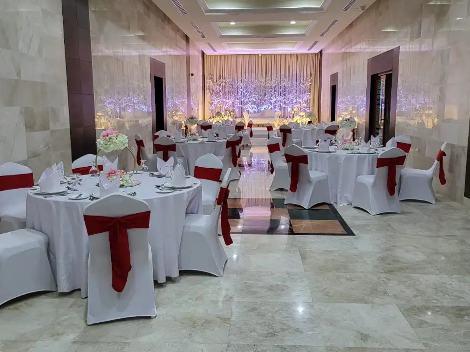 فندق ريد كاسل الشارقة