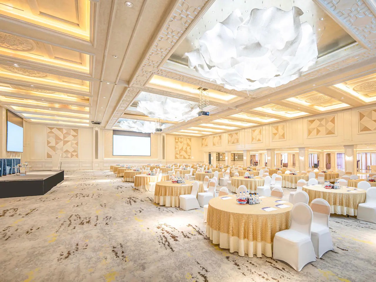 قاعة فندق حياة ريجنسي دبي - thumb