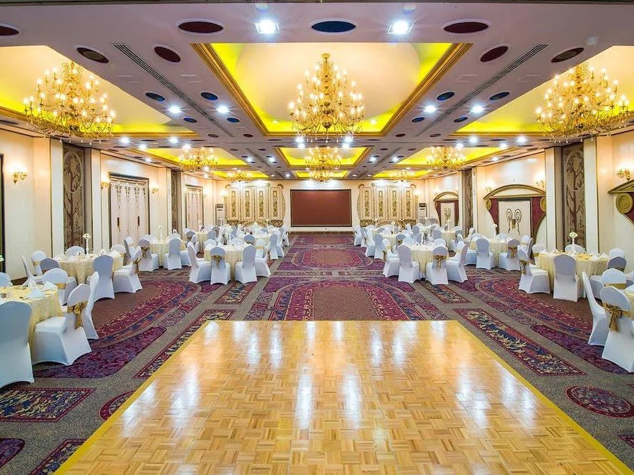 قاعة الدانة فندق هوليداي انترناشيونال الشارقة