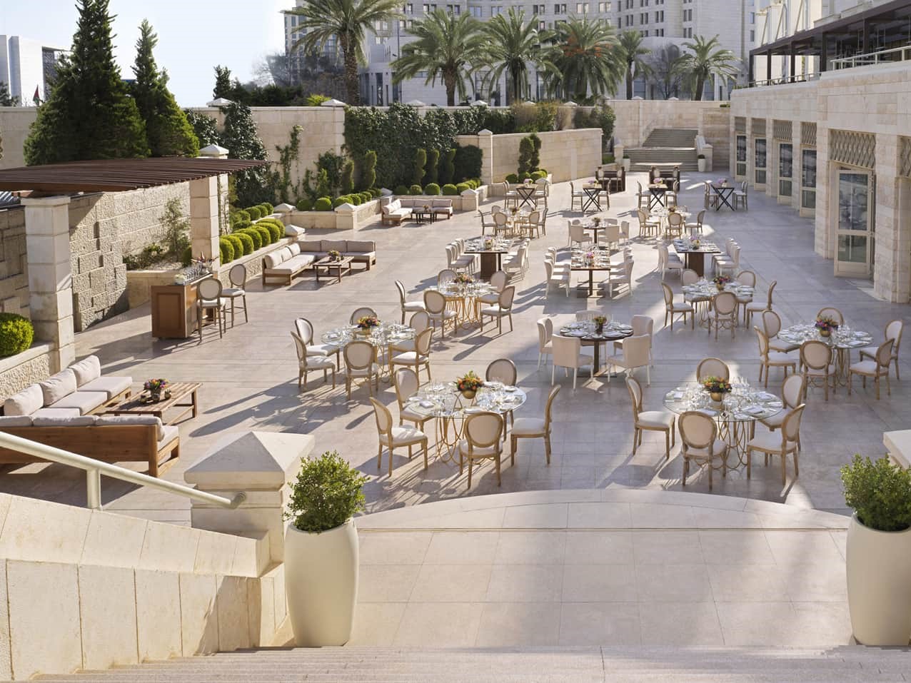 قاعة اوبن اير فندق الفورسيزونز عمّان - thumb