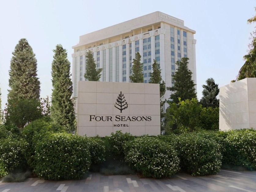 قاعة اوبن اير فندق الفورسيزونز عمّان